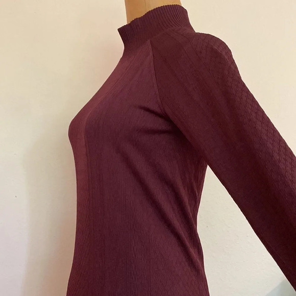 Lululemon sz 6 Lululemon Rest Less Mock Neck
Dark Adobe (plum color) EUC - Picture 7 of 10
